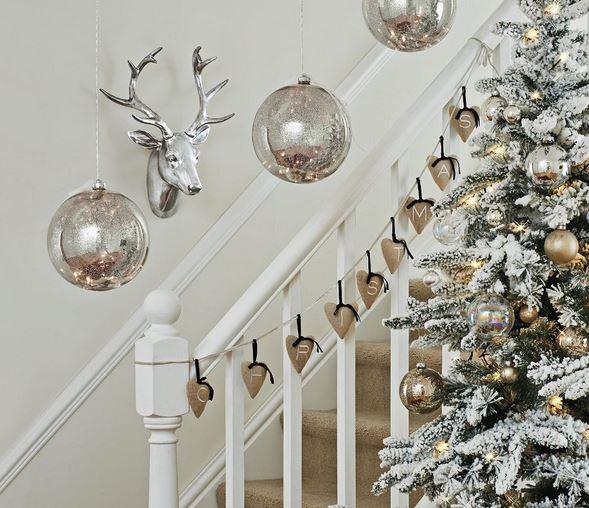  Christmas stairs decoration 3