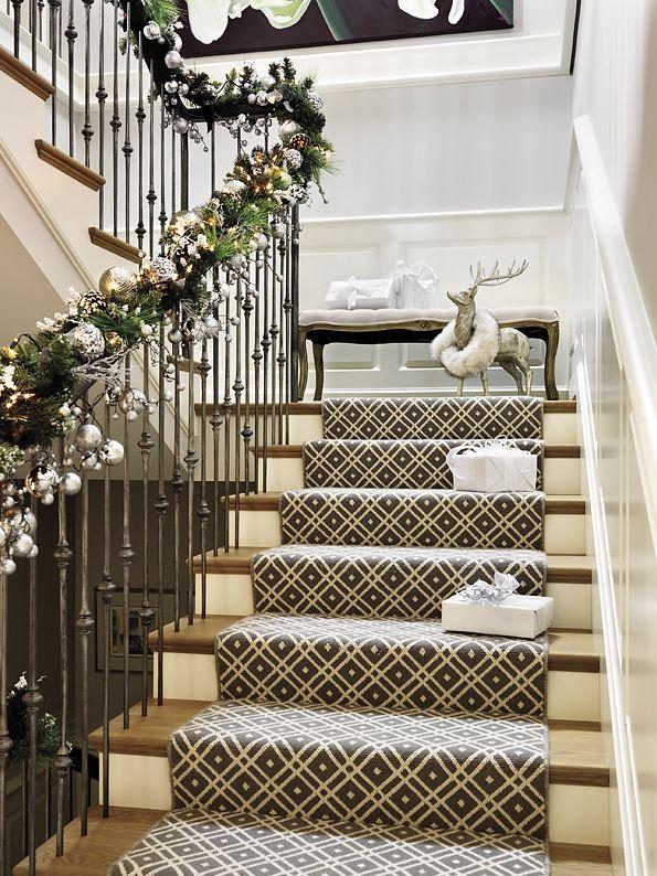 How to decorate a staircase for christmas