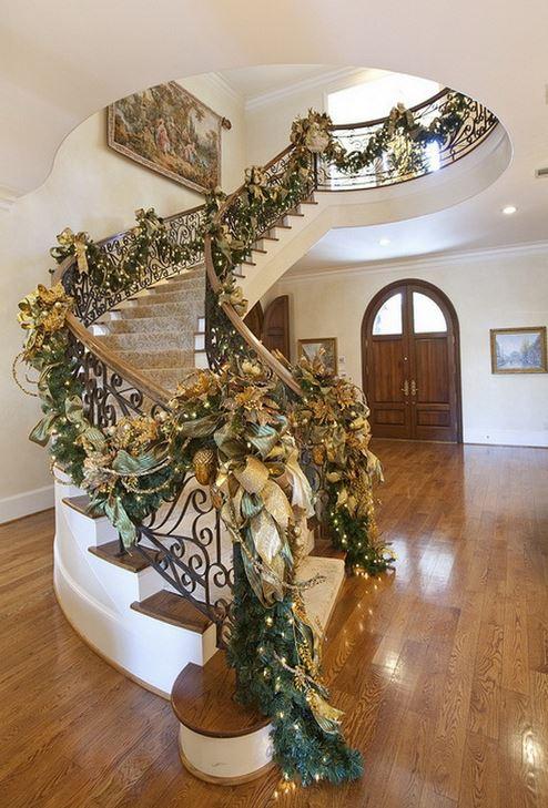  Christmas stairs decoration