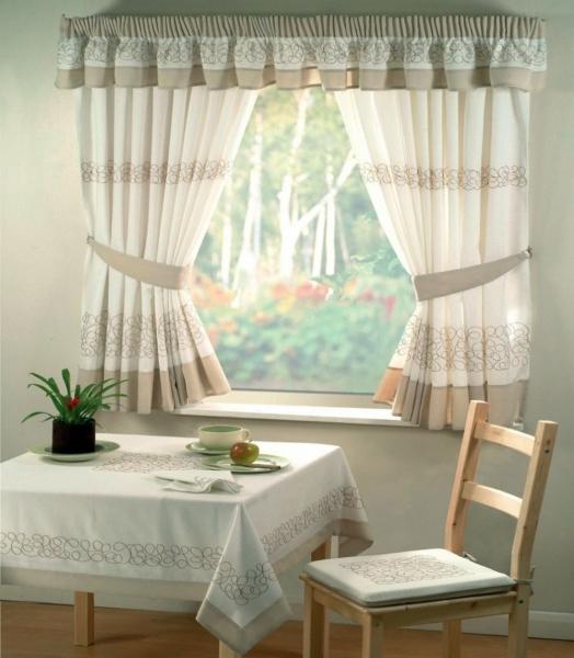 decorating with curtains