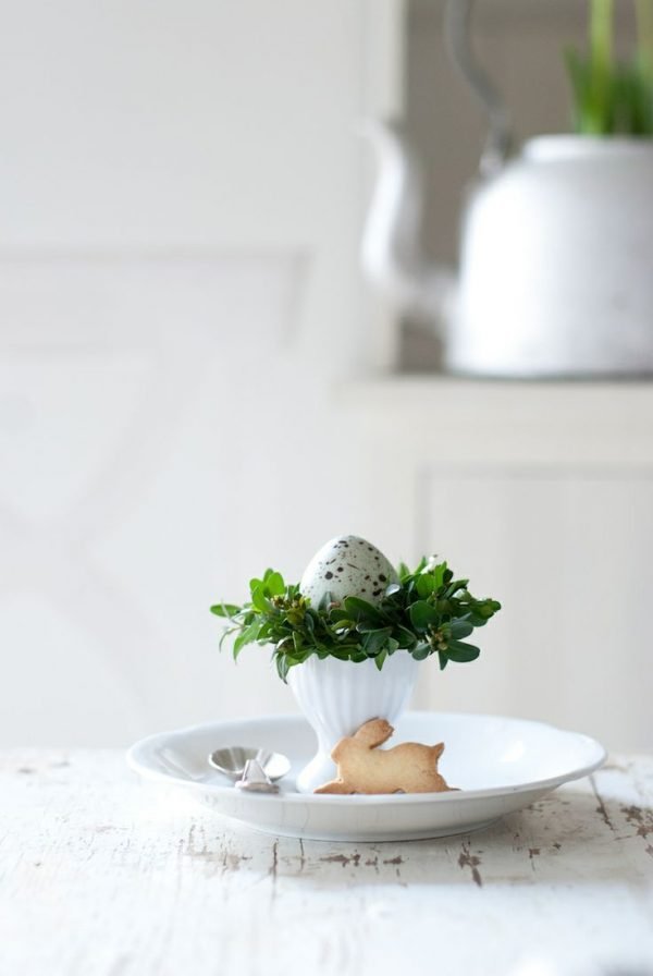 45-cool-natural-easter-in-scandinavian-style-ideas-with-small-jar-and-plate-and-easter-egg-decor-12