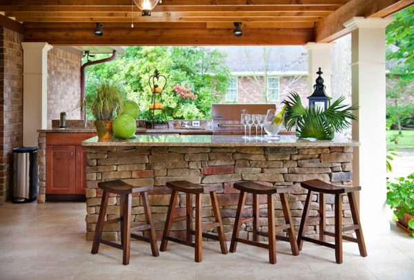 covered outdoor kitchens