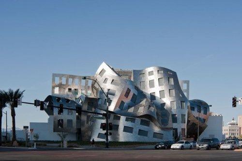 some-of-the-worlds-most-unusual-curvy-buildings-12