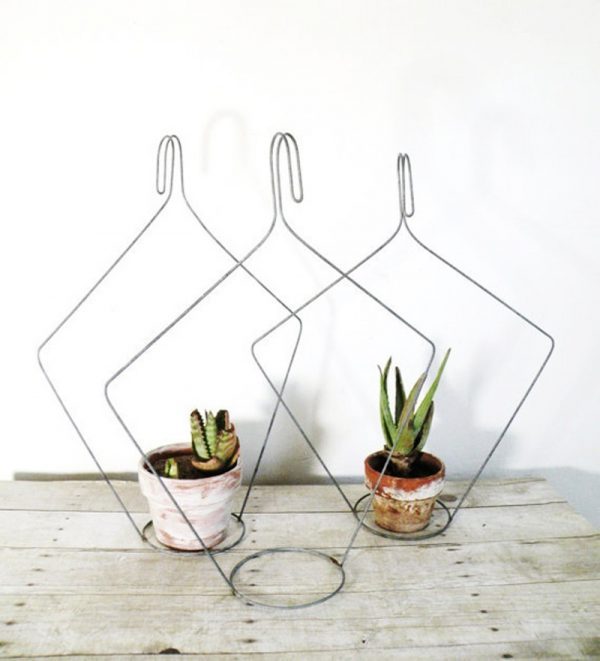 Recycled-Coat-Hanger-designrulz-1