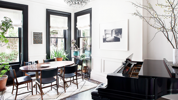 piano top decor 