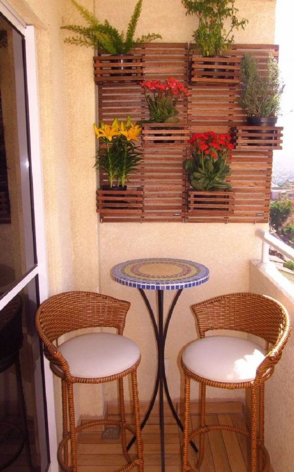 vertical pallet garden 