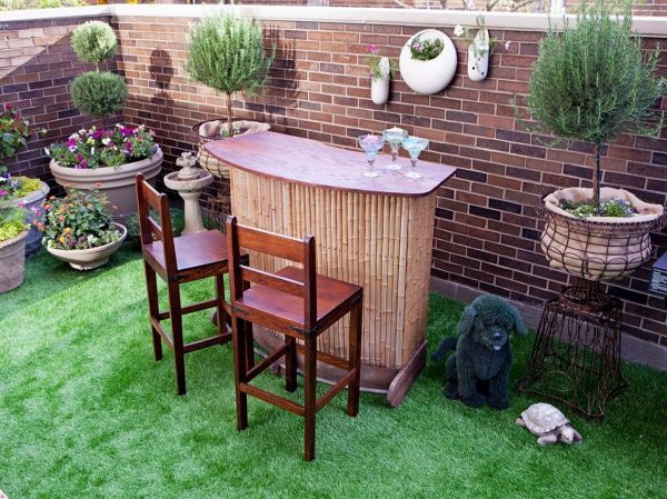 Cheap ideas for decorating your garden: 18 Outdoor garden bar designs