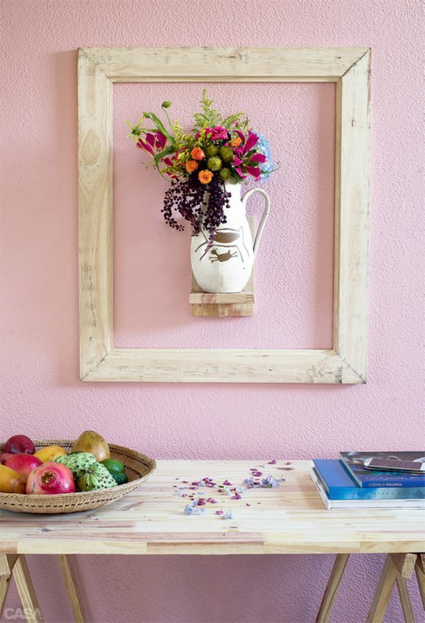 Picture frame as decoration for wall shelves