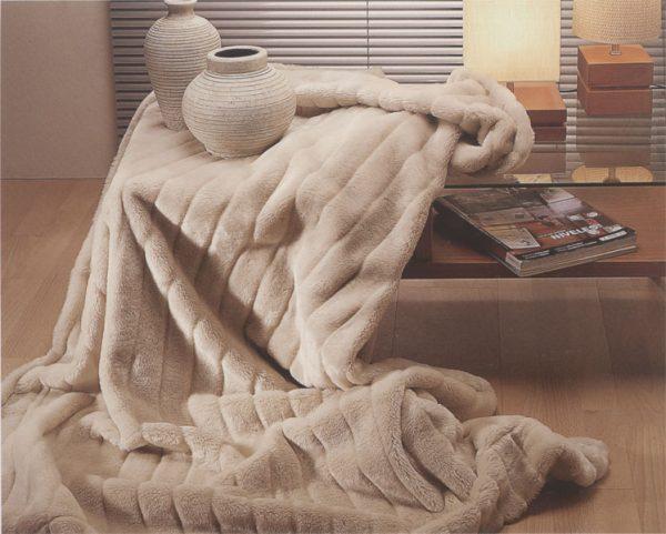 fur throw blanket 