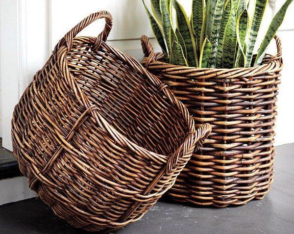 decorating with wicker baskets 
