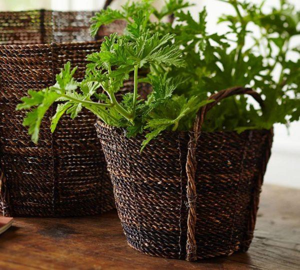 how to use baskets to decorate