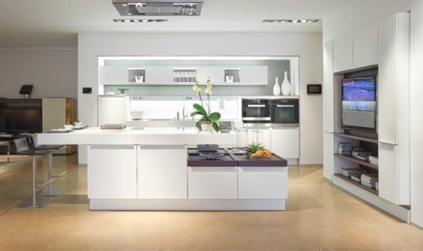 elegant white kitchens