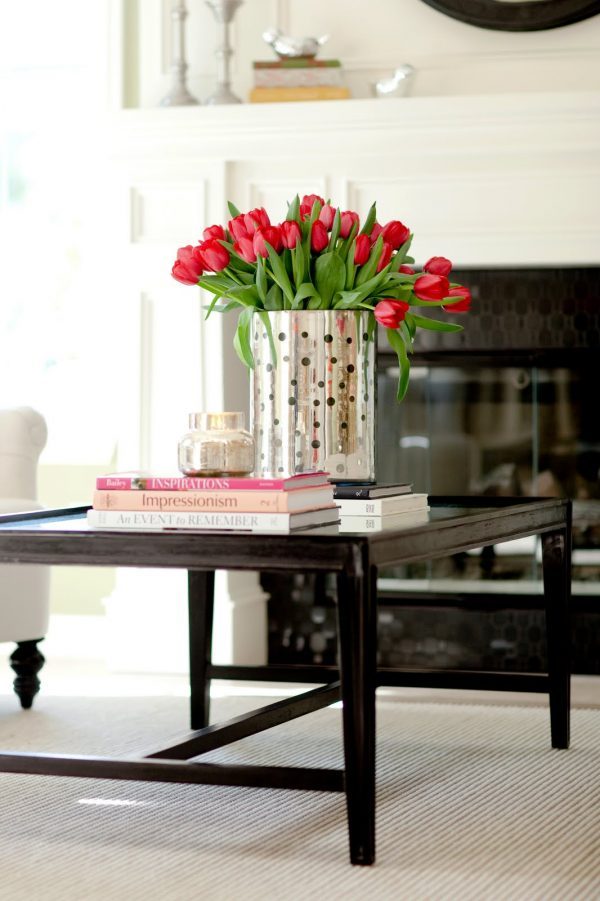 tulip table arrangements 