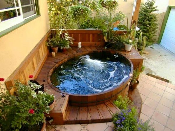 Garden hot tubs