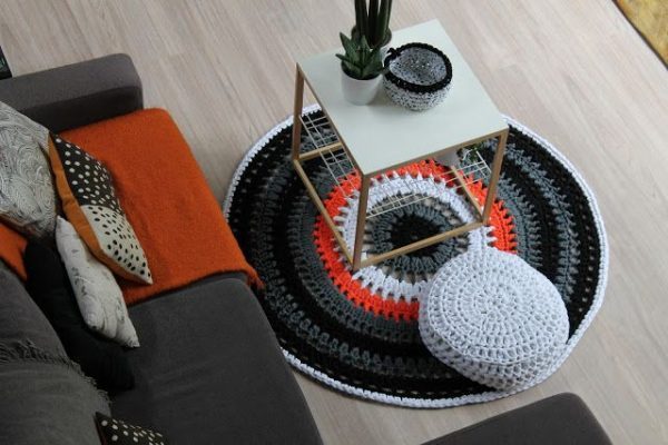knitted rug 