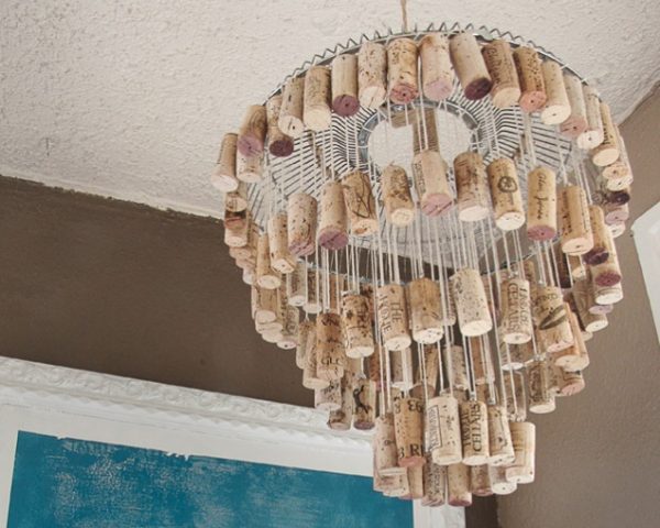 wine-cork-chandelier
