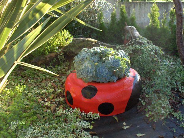 recycled tire planters 1