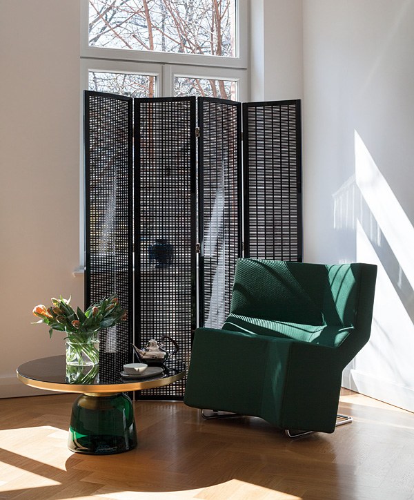 Glass topped coffee tables that will embellish and complement your home