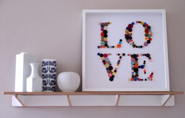 button wall decor