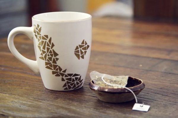 painting on mugs