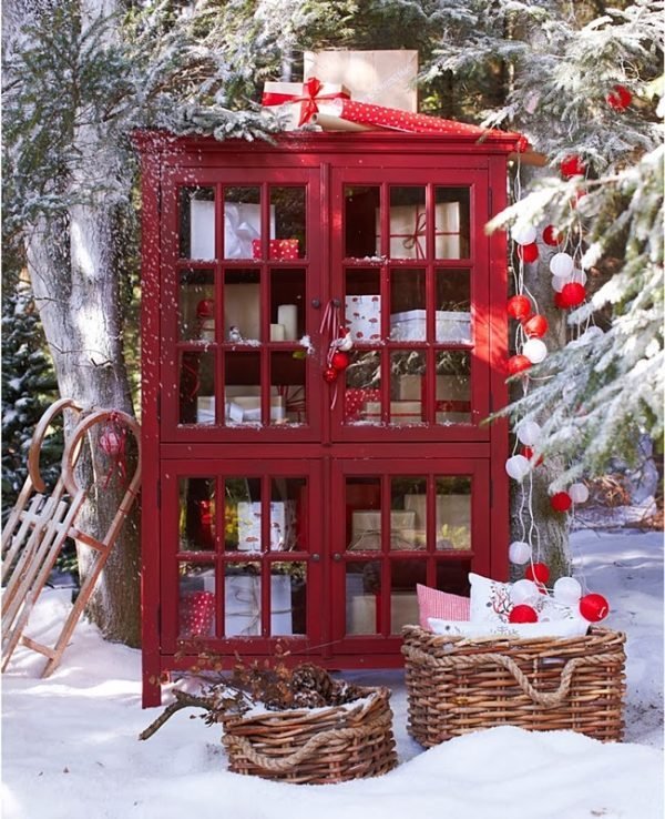 outdoor christmas decorating 