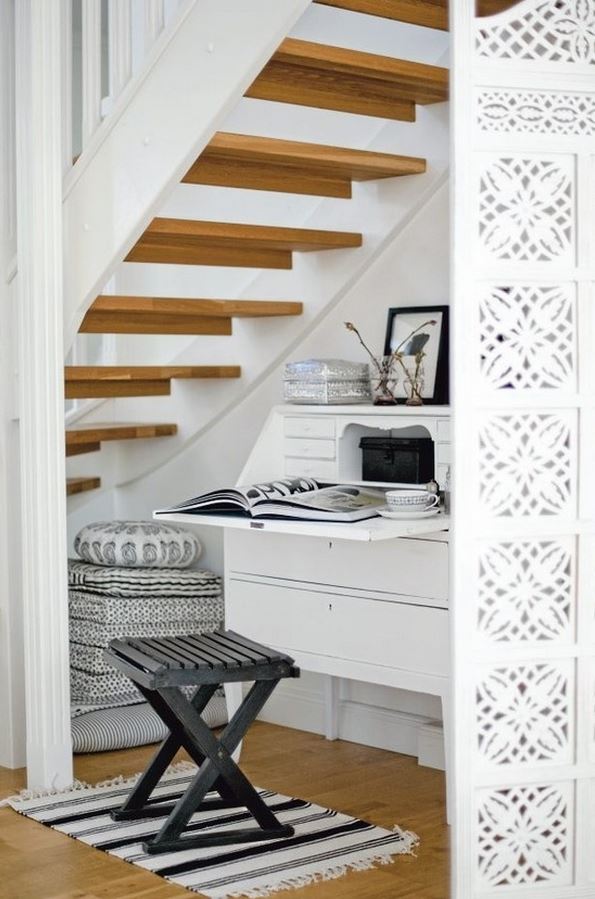 under stairs closet 4