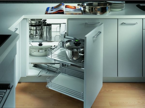 Kitchen cabinets with drawers 