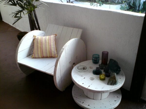 spool coffee table