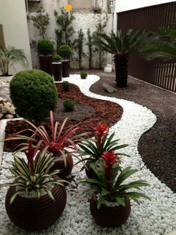 gardens with stones and pebbles 