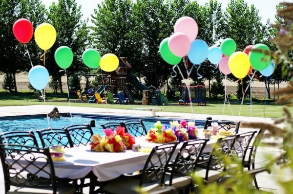 outdoor pool party 