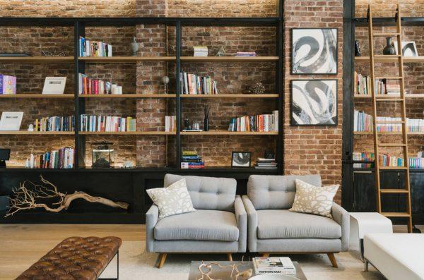 How to decorate a brick wall in the living room