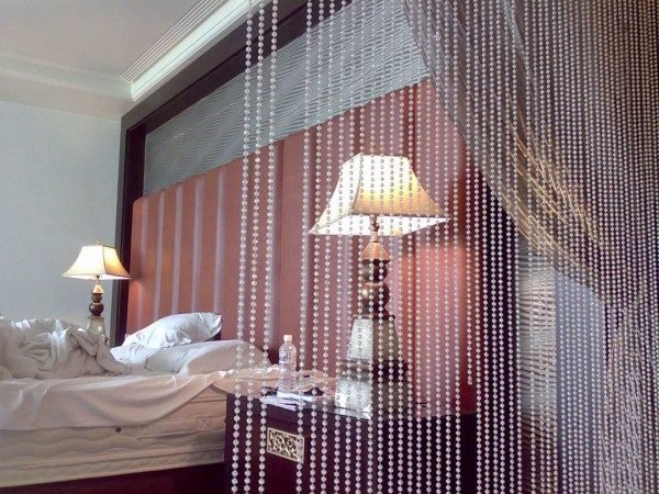 privacy-beaded-curtains