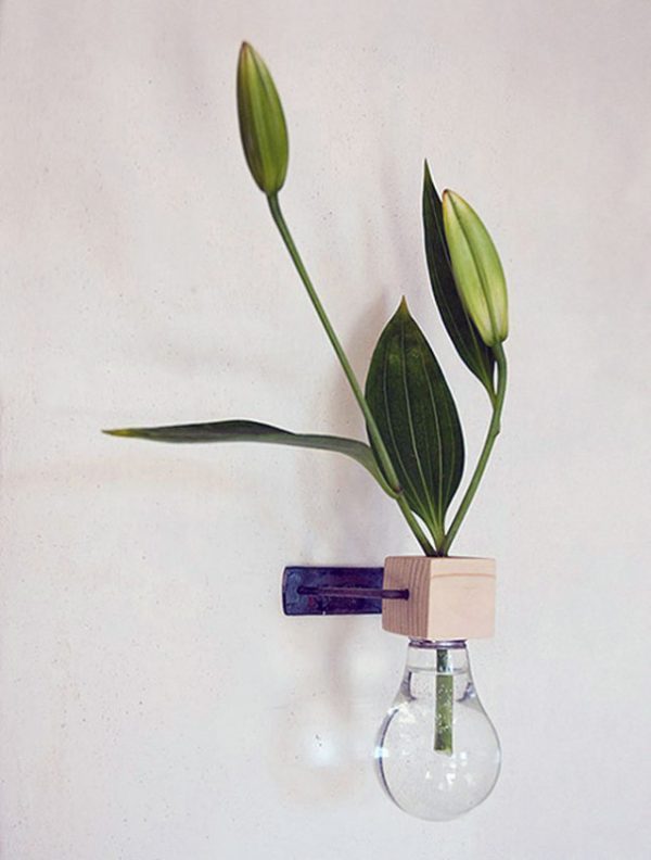 decorating-light-bulbs