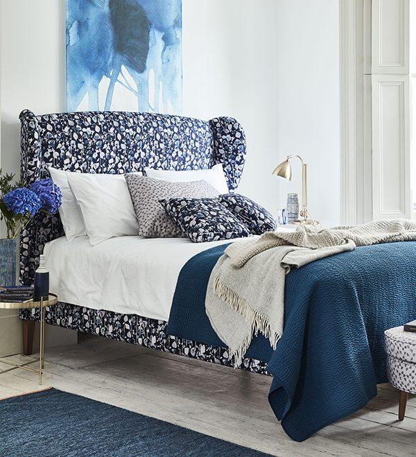 blue and white bedroom decor