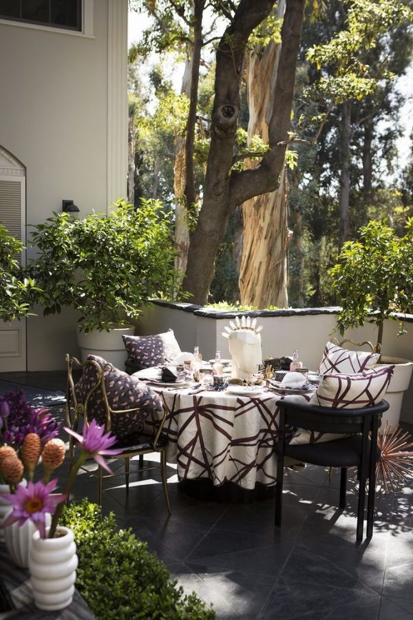 round outdoor dining table