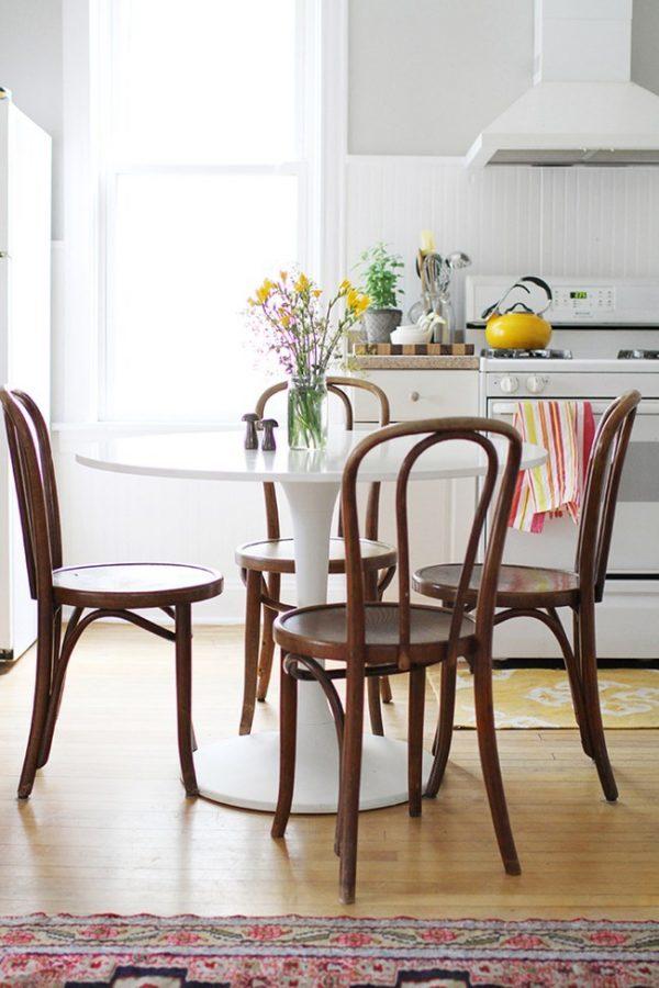 round dining room tables