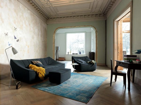 Combination of old and modern furniture 1