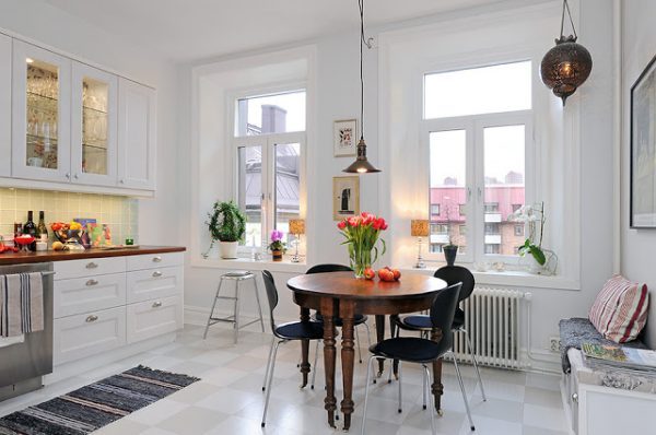 mixing vintage and modern furniture 