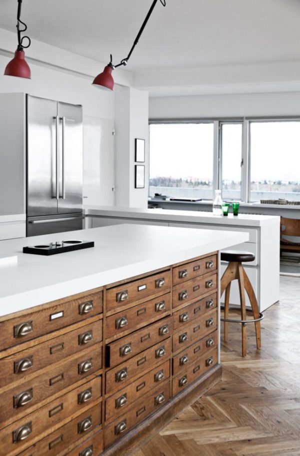 mixing modern and antique furniture