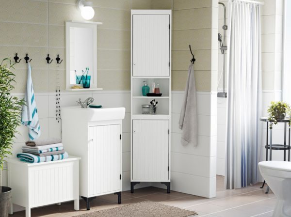 corner bathroom closet