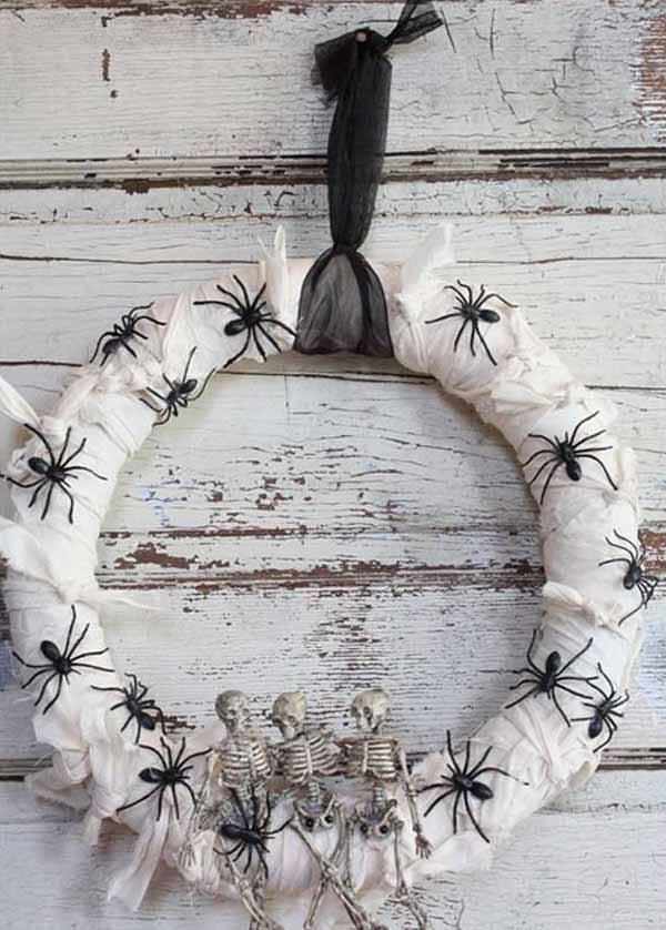 outdoor halloween wreath