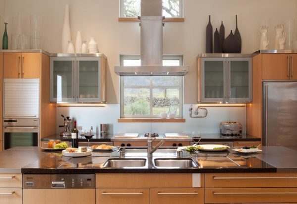 vases above kitchen cabinets