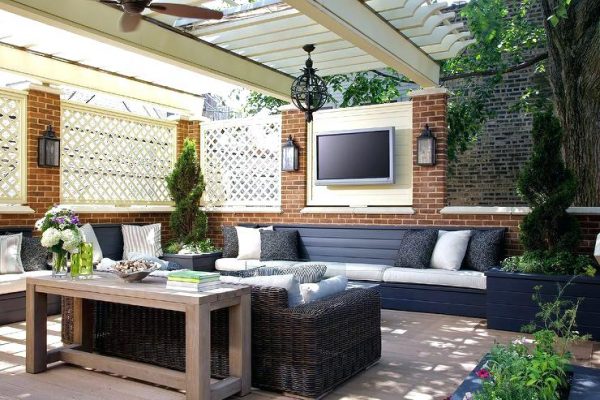 outdoor tv room