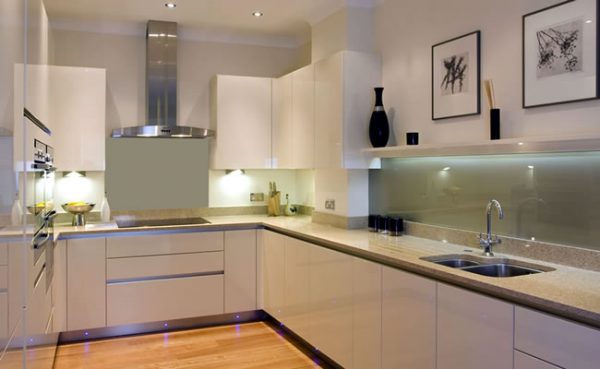 white gloss handleless kitchen