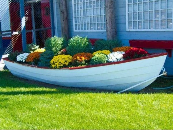 10 Ideas With Boat Planters, Wooden Boat Planter Box