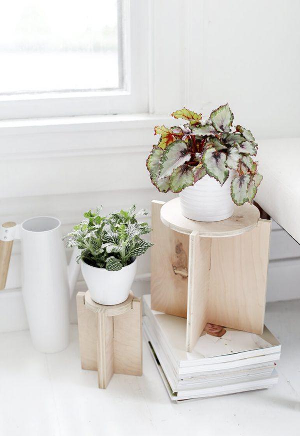 diy rustic plant stand