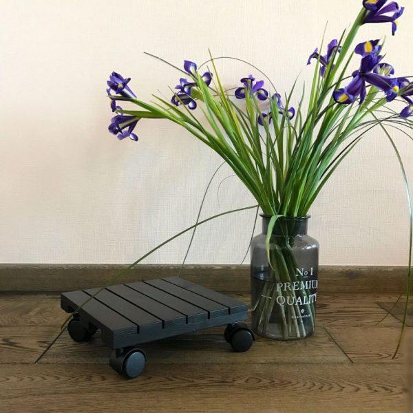 diy plant stand with wheels