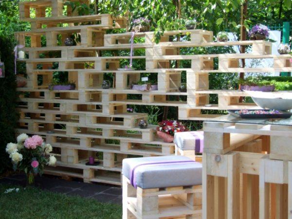 pallet fence wall