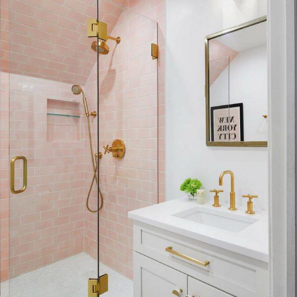 decorating ideas for small bathroom walls