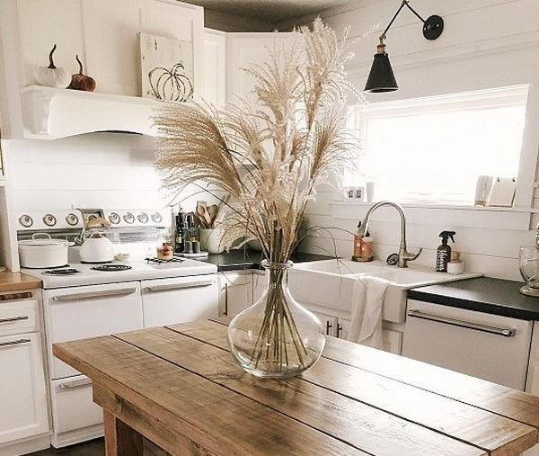 pampas grass in vase